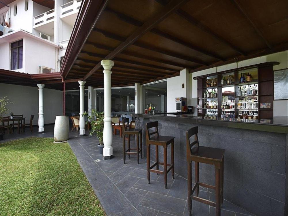 Berjaya Hotel Colombo Dehiwala-Mount Lavinia Buitenkant foto